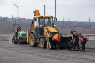 У Кам’янському ліквідують ями на основних автомагістралях